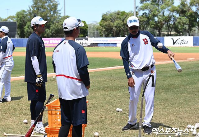 김한수 코치는 수석 코치에서 타격 코치로 보직을 변경했다. 엑스포츠뉴스 DB