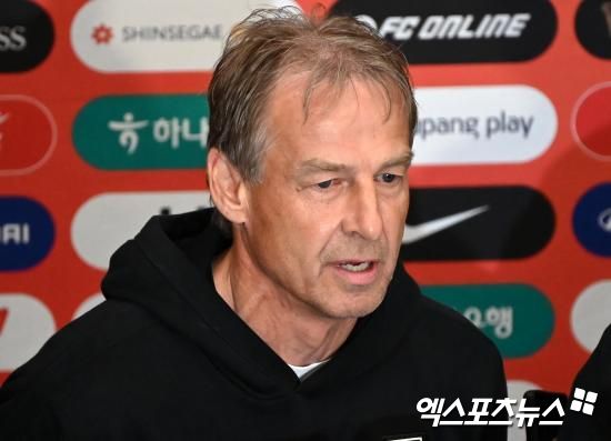 과거 헤르타 베를린에서 위르겐 클린스만 전 한국 축구 국가대표팀 감독과 일했던 뒤스부르크의 미하엘 프레츠 단장이 클린스만 감독에게 환멸을 느꼈다고 말했다. 클린스만 감독은 헤르타 베를린 재임 당시 페이스북 라이브 방송으로 사임을 표하며 독일 축구계에 큰 충격을 줬다. 이후 클린스만 감독은 공백기를 거쳐 한국 축구 국가대표팀에 부임했으나 2023 AFC 아시안컵 성적 부진을 이유로 1년도 채 되지 않아 경질됐다. 엑스포츠뉴스 DB