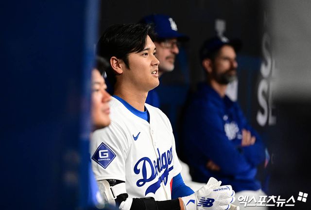 LA 다저스 오타니 쇼헤이가 26일 미국 캘리포니아주 로스엔젤레스에 위치한 다저스타디움에서 열리는 2024 미국프로야구 메이저리그 LA 에인절스와의 시범경기를 앞두고 성명을 발표하는 형식으로 기자회견을 열었다. 오타니는 이 자리를 통해 자신의 베팅 사실이 없음을 강조했고, 미즈하라가 도박 중독에 빠진 것도 몰랐다고 주장했다. 또한 경찰 조사에 적극적으로 협조하겠다는 뜻을 전하기도 했다. 엑스포츠뉴스 DB