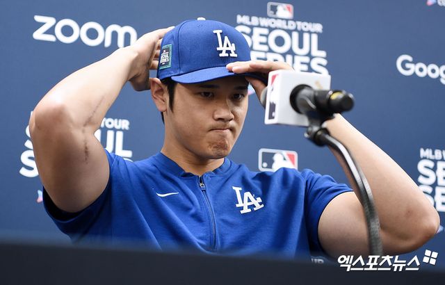 LA 다저스 오타니 쇼헤이가 26일 미국 캘리포니아주 로스엔젤레스에 위치한 다저스타디움에서 열리는 2024 미국프로야구 메이저리그 LA 에인절스와의 시범경기를 앞두고 성명을 발표하는 형식으로 기자회견을 열었다. 오타니는 이 자리를 통해 자신의 베팅 사실이 없음을 강조했고, 미즈하라가 도박 중독에 빠진 것도 몰랐다고 주장했다. 또한 경찰 조사에 적극적으로 협조하겠다는 뜻을 전하기도 했다. 엑스포츠뉴스 DB