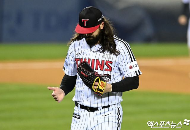 선발 투수로 좋은 투구를 보여준 켈리. 엑스포츠뉴스 DB