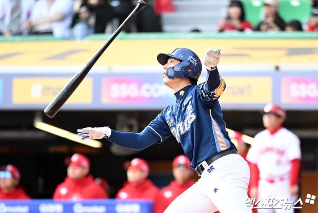 NC 다이노스 외야수 김성욱은 만루홈런을 터트려 팀 승리를 견인했다. 엑스포츠뉴스 DB