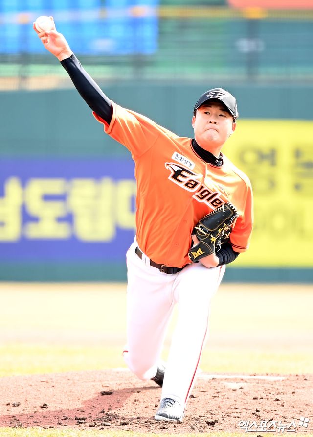 대전 한화생명이글스파크에서 열린 한화 청백전 경기, 한화 한승혁이 공을 힘차게 던지고 있다. 엑스포츠뉴스DB