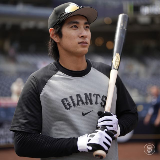 샌프란시스코 자이언츠 외야수 이정후와 샌디에이고 파드리스 내야수 김하성이 30일 미국 캘리포니아주 샌디에이고의 펫코파크에서 열리는 2024 미국프로야구 메이저리그 4연전 두 번째 경기에 선발 출전했다. 이정후는 1번타자 겸 중견수로, 김하성은 5번타자 겸 유격수로 라인업에 이름을 올렸다. 샌프란시스코 구단 공식 SNS