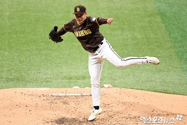 샌디에이고 파드리스 투수 마쓰이 유카. 29일 샌프란시스코 자이언츠와 본토 개막전에 구원등판해 1.2이닝 무실점으로 빅리그 데뷔 첫승을 따냈다. 사진 엑스포츠뉴스 DB