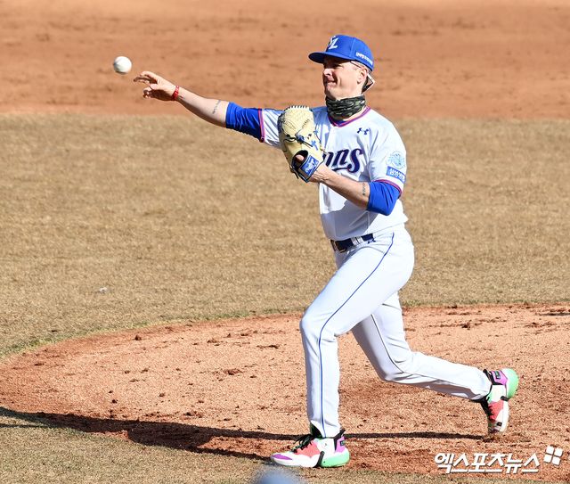 필라델피아 필리스 우완투수 데이비드 뷰캐넌이 3일 미국 플로리다주 베이케어 볼파크에서 열린 2024 메이저리그 시범경기 미네소타 트윈스와의 경기에 선발 등판, 2이닝 2피안타 1볼넷 1실점을 기록했다. 지난달 27일 보스턴 레드삭스전 이후 두 번째 실전 등판에 나선 뷰캐넌은 1회초를 순조롭게 풀어갔지만, 2회초에 점수를 내줬다. 삼성 시절 뷰캐넌의 모습. 엑스포츠뉴스 DB