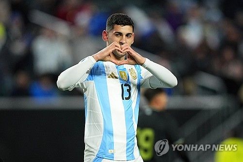 로메로는 3월 A매치 기간 아르헨티나 기자 가스톤 에둘과의 인터뷰를 통해 올림픽에 출전하고 싶다고 열망을 드러냈다. 25세인 로메로는 올림픽에 출전할 경우 와일드카드(24세 이상)로 출전해야 한다.&nbsp;안지 포스테코글루 토트넘 홋스퍼 감독은 우려를 표했다. 연합뉴스