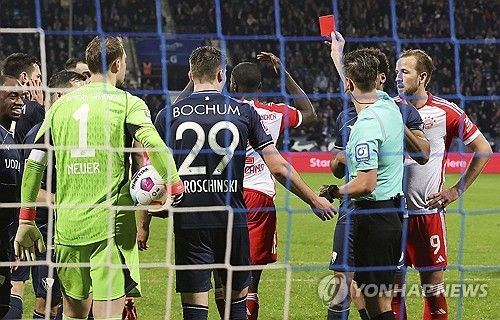 바이에른 뮌헨은 오는 31일 오전 2시 30분 알리안츠 아레나에서 도르트문트와 2023-2024시즌 분데스리가 27라운드 맞대결을 갖는다.&nbsp;김민재는 또다시 벤치에서 출발할 것으로 보이는 가운데 토마스 투헬 감독이 김민재의 벤치행에 대해 이유를 밝혔다. 연합뉴스