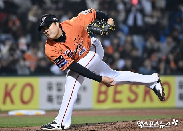 29일 오후 대전 한화생명이글스파크에서 열린 2024 신한 SOL Bank KBO리그 KT 위즈와 한화 이글스의 경기, 한화 한승혁이 공을 힘차게 던지고 있다. 대전, 김한준 기자