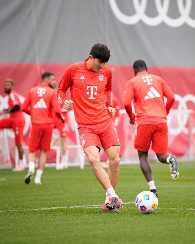 바이에른 뮌헨은 오는 31일 오전 2시 30분 알리안츠 아레나에서 도르트문트와 2023-2024시즌 분데스리가 27라운드 맞대결을 갖는다.&nbsp;김민재는 또다시 벤치에서 출발할 것으로 보이는 가운데 토마스 투헬 감독이 김민재의 벤치행에 대해 이유를 밝혔다. 바이에른 뮌헨