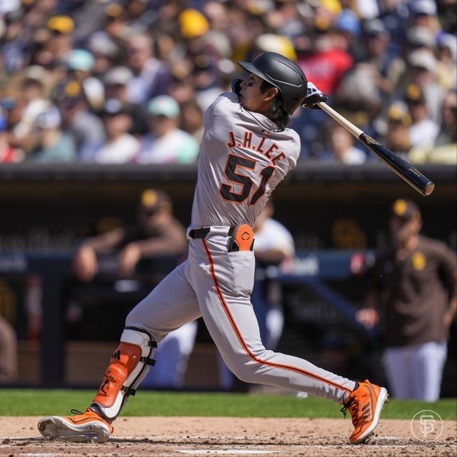 샌프란시스코 자이언츠 외야수 이정후와 샌디에이고 파드리스 내야수 김하성이 30일 미국 캘리포니아주 샌디에이고의 펫코파크에서 열린 2024 미국프로야구 메이저리그 4연전 두 번째 경기에 선발 출전했다. 이정후는 1번타자 겸 중견수로, 김하성은 5번타자 겸 유격수로 라인업에 이름을 올렸다. 샌프란시스코 구단 공식 SNS