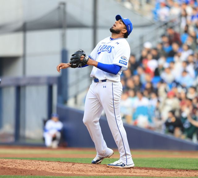 삼성 라이온즈 선발투수 데니 레예스가 30일 대구삼성라이온즈파크에서 열린 SSG 랜더스와의 홈경기에 선발 등판해 투구하고 있다. 삼성 라이온즈 제공