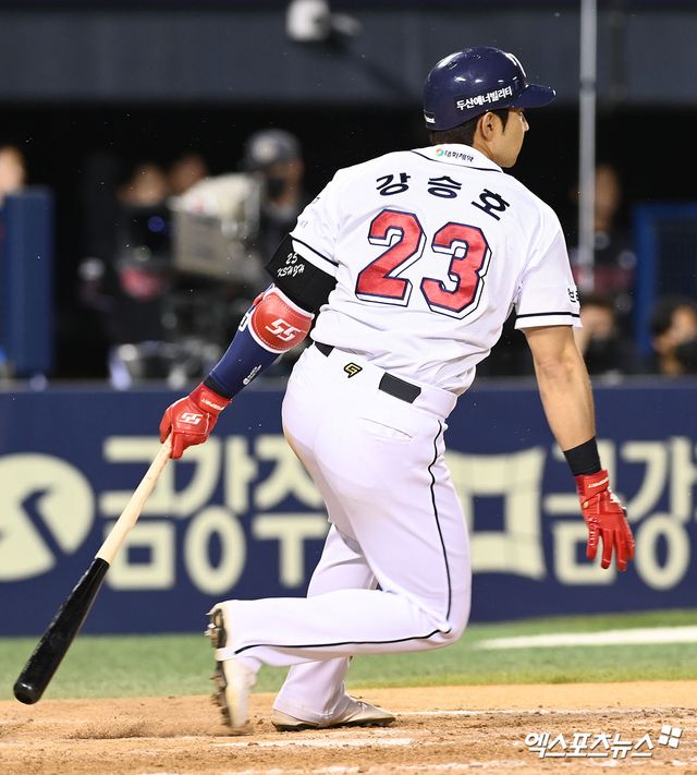 두산 베어스 내야수 강승호. 3월 30일 잠실 KIA 타이거즈전에서 멀티 홈런을 쏘아 올리고 팀의 2연패 탈출을 견인했다. 사진 엑스포츠뉴스 DB