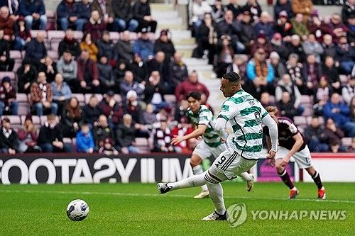 셀틱을 이끄는 브렌던 로저스는 양현준한테 레드카드를 꺼낸 심판을 비난했다. 양현준은 3일 하츠 오브 미들로시언과의 스코틀랜드 프리미어십 29라운드에서 선발로 나왔으나 전반 16분 퇴장을 당했다. 연합뉴스