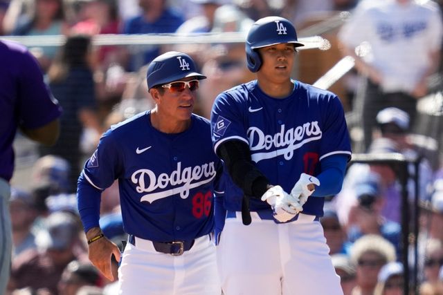 LA 다저스 오타니 쇼헤이가 4일 미국 애리조나주 글렌데일 캐멀백 랜치에서 열린 2024 미국프로야구 메이저리그 콜로라도 로키스와의 시범경기에 2번 지명타자로 선발 출전, 3루타 1개 포함 3타수 3안타 2타점 2득점을 기록했다. 3경기 연속 안타로 타격감을 끌어올린 오타니의 시범경기 타율과 OPS는 각각 0.714, 2.207까지 상승했다. AP 연합뉴스