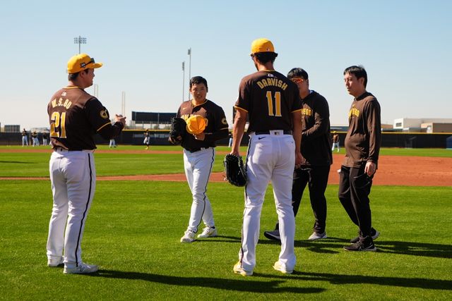 샌디에이고 파드리스 고우석이 4일 미국 애리조나주 피오리아 스타디움에서 열린 2024 미국프로야구 메이저리그 시범경기 시애틀 매리너스와의 홈경기에 구원투수로 등판, 1이닝 2피안타 1볼넷 1탈삼진 1실점을 기록했다. AP 연합뉴스