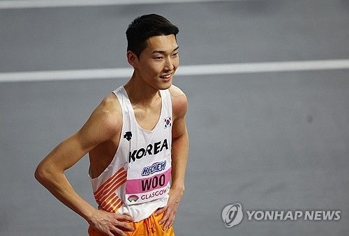 우상혁은 3일(한국시간) 영국 스코틀랜드의 글래스고 에미리츠 아레나에서 열린 세계육상연맹 2024 세계실내육상선수권 남자 높이뛰기 결승에서 동메달을 따내고 2회 연속 대회 메달 획득에 성공했다. 사진 연합뉴스