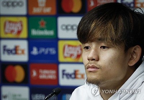 구보 다케후사는 5일 레알 소시에다드와 PSG 간의 UEFA 챔피언스리그 16강 2차전을 앞두고 사전 기자회견에 참석했다. 경기를 앞두고 구보는 선발이 유력한 반면에 동갑내기 친구 이강인은 벤치에서 출발할 가능성이 높은 상황이다. 연합뉴스