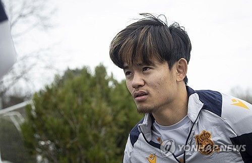 구보 다케후사는 5일 레알 소시에다드와 PSG 간의 UEFA 챔피언스리그 16강 2차전을 앞두고 사전 기자회견에 참석했다. 경기를 앞두고 구보는 선발이 유력한 반면에 동갑내기 친구 이강인은 벤치에서 출발할 가능성이 높은 상황이다. 연합뉴스