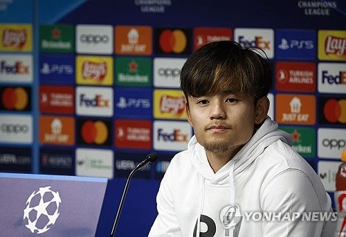 구보 다케후사는 5일 레알 소시에다드와 PSG 간의 UEFA 챔피언스리그 16강 2차전을 앞두고 사전 기자회견에 참석했다. 경기를 앞두고 구보는 선발이 유력한 반면에 동갑내기 친구 이강인은 벤치에서 출발할 가능성이 높은 상황이다. 연합뉴스