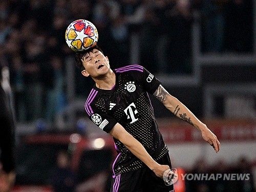 독일 유력지 빌트가 오는 6일 오후 5시에 열리는 유럽축구연맹 챔피언스리그 바이에른 뮌핸-라치오 로마 16강 2차전 예고 기사를 내면서 김민재의 선발 제외를 확신했다. 매체는 특히 김민재는 패했고 그의 자리는 없다며 순식간에 내려가는 그의 입지를 상당히 비판했다. 라치오전엔 에릭 다이어와 마테이스 더리흐트가 나설 것으로 예측했다. 연합뉴스