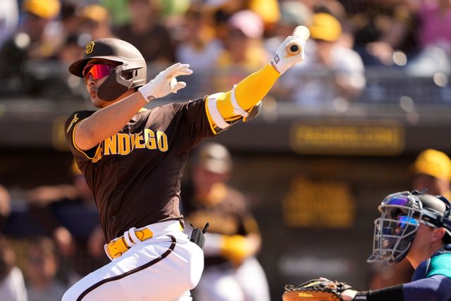 김하성이 5일 미국 애리조나주 피오리아 스포츠콤플렉스에서 열린 2024 미국프로야구 메이저리그 시범경기 시카고 컵스와의 홈경기에 1번타자 겸 유격수로 선발 출전, 3타수 1안타 1득점을 기록했다. 4일 시애틀 매리너스전 홈런에 이어 연이틀 장타를 터트린 김하성은 물오른 타격감을 자랑했다. 다만 시범경기 타율은 0.417에서 0.400으로 소폭 하락했고, OPS는 1.313에서 1.259가 됐다. AP 연합뉴스