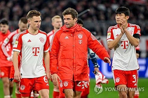 바이에른 뮌헨은 6일 SS라치오와의 유럽축구연맹 챔피언스리그 16강 2차전에서 3 대 0으로 승리해 8강 진출에 성공했다. 이날 김민재는 에릭 다이어한테 밀려 벤치 명단에 포함됐지만 팀이 무실점 승리를 거두며 주전 경쟁에 빨간불이 켜졌다. 연합뉴스