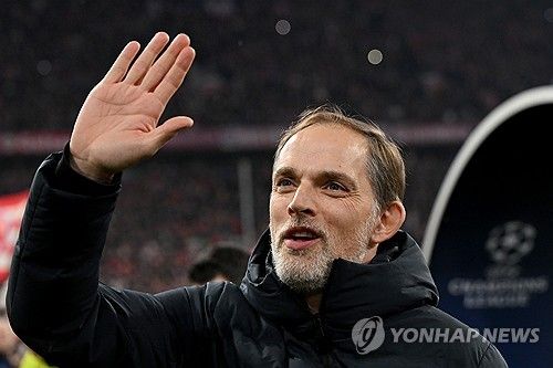 바이에른 뮌헨은 6일 SS라치오와의 유럽축구연맹 챔피언스리그 16강 2차전에서 3 대 0으로 승리해 8강 진출에 성공했다. 경기 후 토마스 투헬 감독은 경기 시작에 앞서 연설을 마친 뒤 문을 발로 차다 발가락이 부러진 거 같다고 고백했다. 연합뉴스
