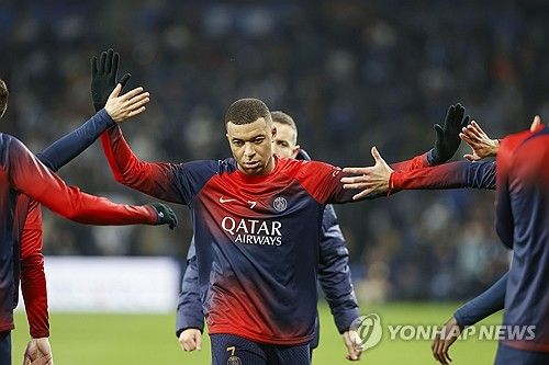 PSG는 6일 레알 소시에다드와의 유럽축구연맹 챔피언스리그 16강 2차전에서 킬리안 음바페의 멀티골에 힘입어 승리를 거두며 합산 스코어 4 대 1로 8강 진출에 성공했다. 이날 이강인은 후반전 교체로 나와 음바페의 추가골을 도우며 시즌 6호 공격포인트를 올렸다. 연합뉴스