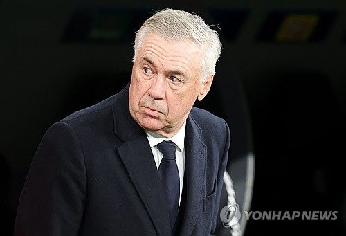 영국 데일리 메일은 레알 마드리드 사령탑 카를로 안첼로티가 자신의 초상권 수입을 신고하지 않은 혐의로 스페인 검찰에게 기소돼 4년 이상의 징역형을 받을 수 있다고 보도했다. 안첼로티는 2013년부터 2015년까지 스페인에 거주하는 동안 필요한 세금을 내지 않은 혐의를 받고 있다. 연합뉴스