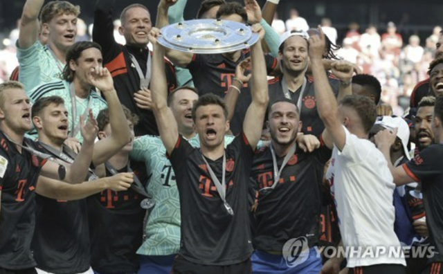 바이에른 뮌헨이 올해도 우승을 위해 시내 마리엔 광장을 대관했다는 소식이 전해졌다. 뮌헨은 올시즌 남성팀의 경우, 12년 만에 무관으로 끝날 가능성이 높다. 연합뉴스