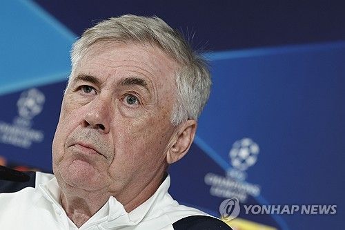 영국 데일리 메일은 레알 마드리드 사령탑 카를로 안첼로티가 자신의 초상권 수입을 신고하지 않은 혐의로 스페인 검찰에게 기소돼 4년 이상의 징역형을 받을 수 있다고 보도했다. 안첼로티는 2013년부터 2015년까지 스페인에 거주하는 동안 필요한 세금을 내지 않은 혐의를 받고 있다. 연합뉴스