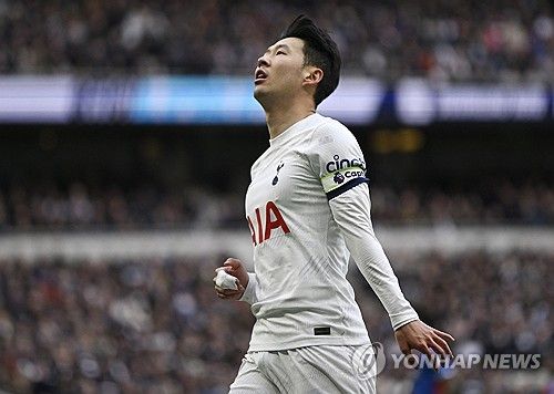 영국 매체 풋볼인사이더는 8일(한국시각) 토트넘과 손흥민의 다음 재계약 시점이 이번 여름이 될 것이라고 전했다.매체는&nbsp;"토트넘은 손흥민과 재계약 협상에 돌입했고, 여름에 완료될 것이라고 확신한다'라고 보도했다. 연합뉴스