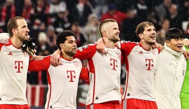 토트넘에서 방출당했으나 김민재를 제치고 독일 명문 바이에른 뮌헨에서 주전으로 거듭난 에릭 다이어가 전소속팀인 토트넘 시절 포함 올시즌 798분을 출전하고도 실수가 한 번도 없다는 깜짝 기록을 쓰고 있다. 다이어는 네덜란드 국가대표인 마테이스 더리흐트와 함께 당분간 바이에른 뮌헨의 주전 센터백 콤비 자리를 형성할 가능성이 높아졌다. 김민재는 2021년 유럽 진출 뒤 첫 위협을 받고 있다. 연합뉴스