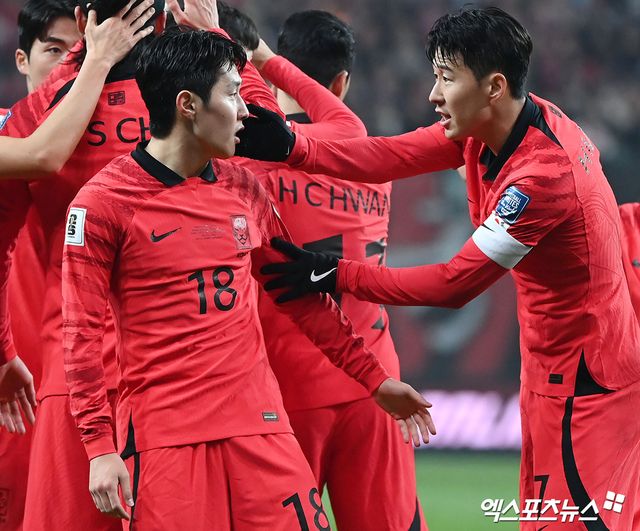  축구 국가대표팀 내에서 손흥민과의 탁구 사건으로 비판을 받은 이강인이 2차 사과문을 올려 손흥민과 다른 대표팀 동료들에게 사과했다.&nbsp; 이강인이 21일 자신의 인스타그램을 통해 2023 아시아축구연맹AFC 카타르 아시안컵 4강전 요르단전 전날 발생한 사건에 대한 사과문을 올렸다.&nbsp;엑스포츠뉴스DB