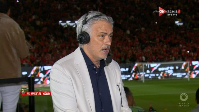 아랍 방송사 온타임 스포츠가 9일(한국시간) 자신들이 중계하는 2022-2023시즌 이집트컵 결승전에 앞서 무리뉴와 호나우두, 프란체스코 토티가 등장한 영상을 공개했다.&nbsp; 이날 사우디 리야드에 있는 알 아왈 스타디움에서 열린 자말렉과 알아흘리의 이집트컵 결승전이 열렸다. 전통의 명문 간 맞대결에 앞서 무리뉴가 두 레전드와 함께 선수단 격려를 위해 등장했다.&nbsp;온타임스포츠