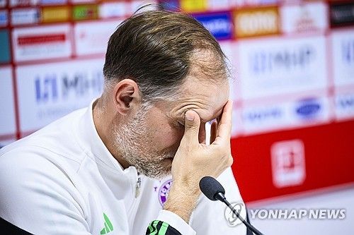 독일 현지에서 바이에른 뮌헨이 1년 만에 김민재를 방출할 수 있다는 충격적인 보도가 나왔다. 토마스 투헬 감독과 김민재의 관계가 그리 좋지 않으며, 구단 내부에서도 김민재를 나쁜 영입으로 바라보는 시선이 존재하는 것으로 알려졌다. 독일 슈포르트에 따르면 뮌헨은 김민재를 1년 만에 되파는 걸 전혀 문제 삼지 않고 있다. 김민재가 쫓겨날 위기에 처했다. 연합뉴스