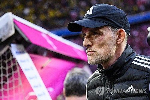 독일 현지에서 바이에른 뮌헨이 1년 만에 김민재를 방출할 수 있다는 충격적인 보도가 나왔다. 토마스 투헬 감독과 김민재의 관계가 그리 좋지 않으며, 구단 내부에서도 김민재를 나쁜 영입으로 바라보는 시선이 존재하는 것으로 알려졌다. 독일 슈포르트에 따르면 뮌헨은 김민재를 1년 만에 되파는 걸 전혀 문제 삼지 않고 있다. 김민재가 쫓겨날 위기에 처했다. 연합뉴스