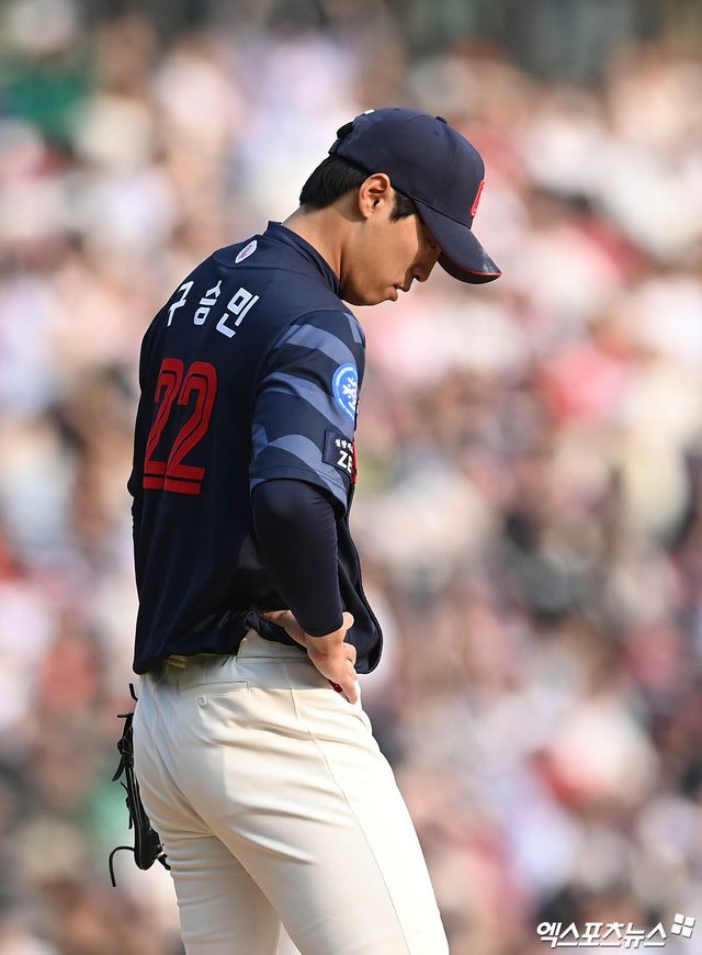 구승민은 9일 사직구장에서 열린 '2024 신한 SOL Bank KBO 리그' 삼성 라이온즈와 주중 3연전 1차전에서 구원 등판해 ⅔이닝 1실점으로 흔들렸다. 최근 부진이 이어지며 평균자책점은 30.38을 기록 중이다. 엑스포츠뉴스 DB