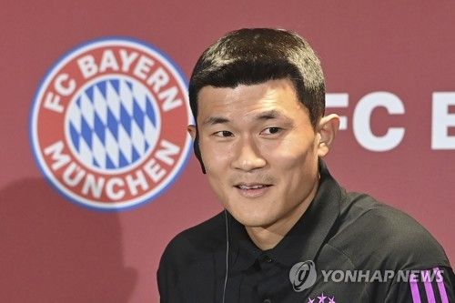 독일 매체 스포르트 빌트가 10일(한국시간) 김민재가 최근 바이에른 뮌헨 주전 센터백 자리에서 밀려났지만, 여름에 이적을 고려하지 않는다고 전했다. 연합뉴스