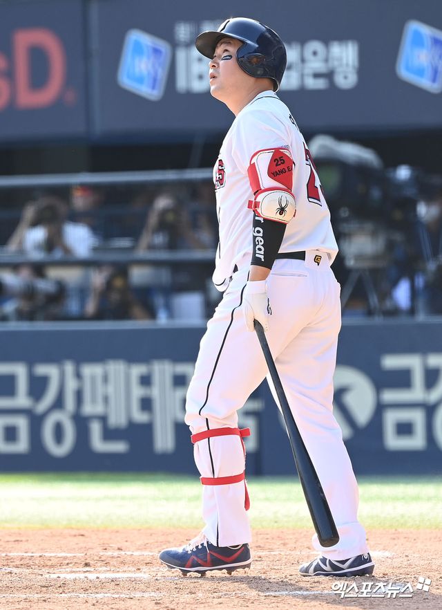 두산 베어스 포수 양의지가 4월 10일 잠실 한화 이글스전에서 결승 3점 홈런을 쳐내며 팀의 2연승과 주중 3연전 위닝 시리즈를 이끌었다. 사진 엑스포츠뉴스 DB