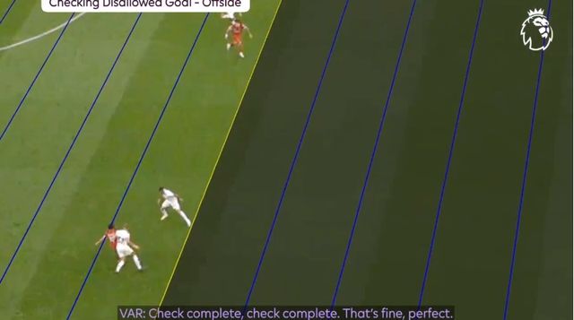 잉글리시 프리미어리그는 11일 연맹 공식 홈페이지를 통해 다음 시즌부터 반자동 오프사이드 판독 기술을 도입하기로 결정했다고 발표했다. 반자동 오프사이드는 사람이 포착하지 못한 약간의 차이도 잡아내면서 오프사이드 관련 오심을 크게 줄이는데 혁혁한 공을 세우고 있다. 2022 카타르 월드컵에서 처음 공개된 후 UEFA 챔피언스리그와 이탈리아 세리에A가 반자동 오프사이드를 도입한 후 프리미어리그도 다음 시즌부터 새로운 시스템을 적용하기로 결정했다. 프리미어리그 홈페이지
