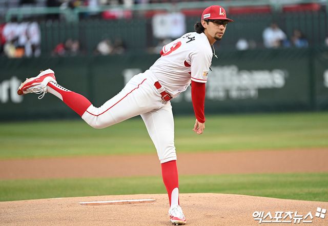 SSG 랜더스 외인투수 로버트 더거가 정규시즌 경기에 선발 등판해 투구하고 있다. 엑스포츠뉴스 DB