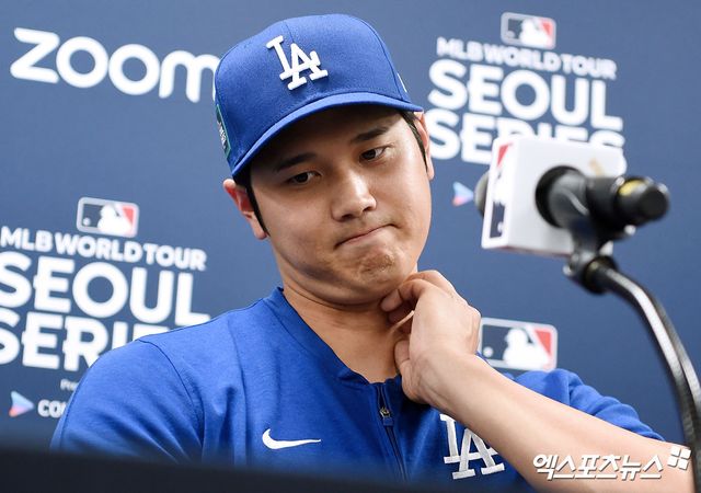 미국 메이저리그 LA 다저스의 슈퍼스타 오타니 쇼헤이가 지난달 16일 오후 서울 구로구 고척스카이돔에서 열린 2024 메이저리그 월드투어 서울시리즈 공식 기자회견에 참석해 취재진의 질문을 듣고 있다. 엑스포츠뉴스 DB