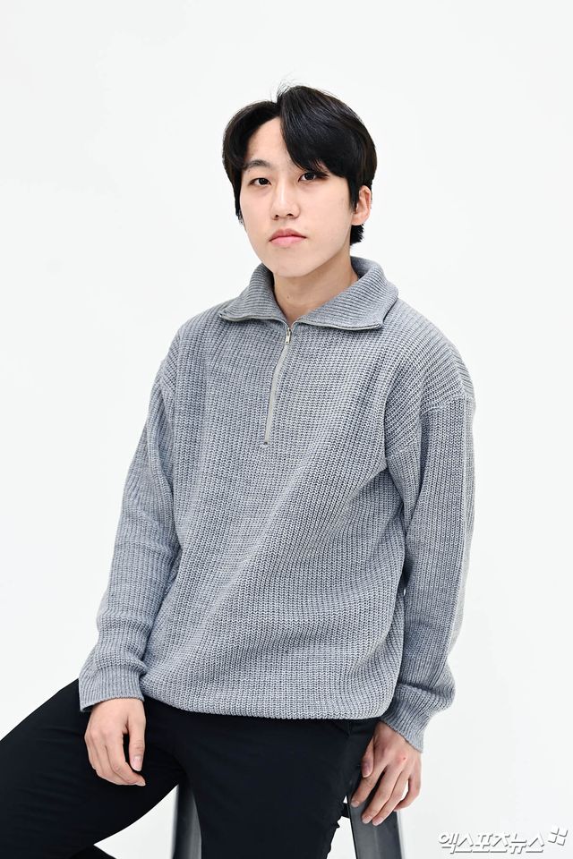 박지원이 2024년 4월12일 서울 양천구 목동 아이스링크에서 끝난 2024-2025 쇼트트랙 국가대표 선발전 1~2차 대회 남자부에서 우승했다. 박지원에게 지난달 세계선수권에서 두 차례나 반칙을 범했던 황대헌은 11위로 탈락했다. 사진은 박지원이 지난해 엑스포츠뉴스 신년인터뷰를 진행하던 모습이다. 엑스포츠뉴스DB