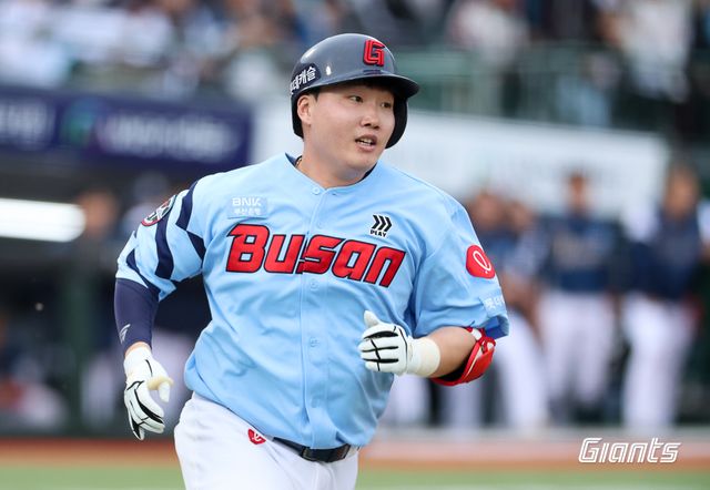 롯데 자이언츠 포수 정보근. 주전포수 유강남이 타격 부진 속에 4월 15일 1군 엔트리에서 말소되면서 당분간 선발 포수로 게임에 나설 가능성이 높아졌다. 사진 롯데 자이언츠