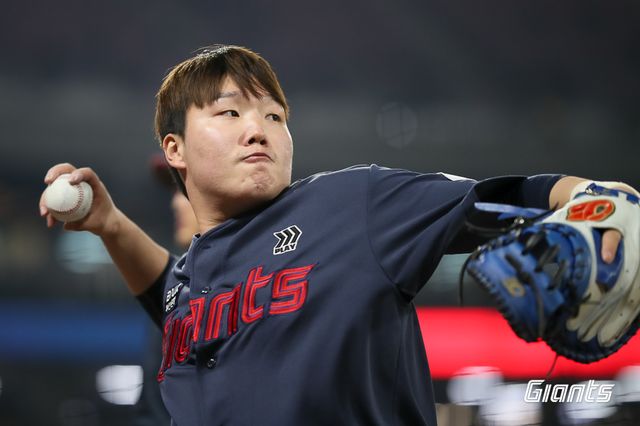 롯데 자이언츠 포수 정보근. 주전포수 유강남이 타격 부진 속에 4월 15일 1군 엔트리에서 말소되면서 당분간 선발 포수로 게임에 나설 가능성이 높아졌다. 사진 롯데 자이언츠