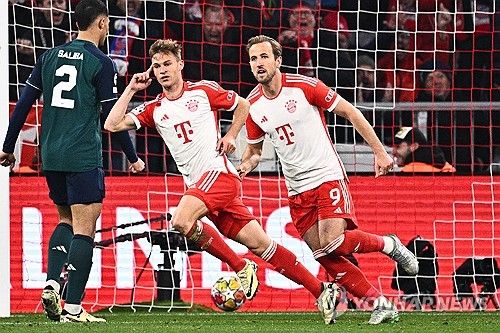 ​​​​​​​바이에른 뮌헨은 18일 독일 뮌헨에 위치한 알리안츠 아레나에서 열린 아스널과의 UEFA 챔피언스리그 8강 2차전에서 후반 18분에 터진 요주아 키미히의 결승골에 힘입어 한 골 차 승리를 거뒀다. 지난 1차전에서 무승부를 거뒀기에 뮌헨은 합산 스코어 3 대 2로 승리해 준결승 진출에 성공했다. 이로써 뮌헨은 4년 만에 챔피언스리그 준결승 진출에 성공했고 김민재도 생애 처음으로 챔피언스리그 4강 무대를 밟게 됐다. 연합뉴스