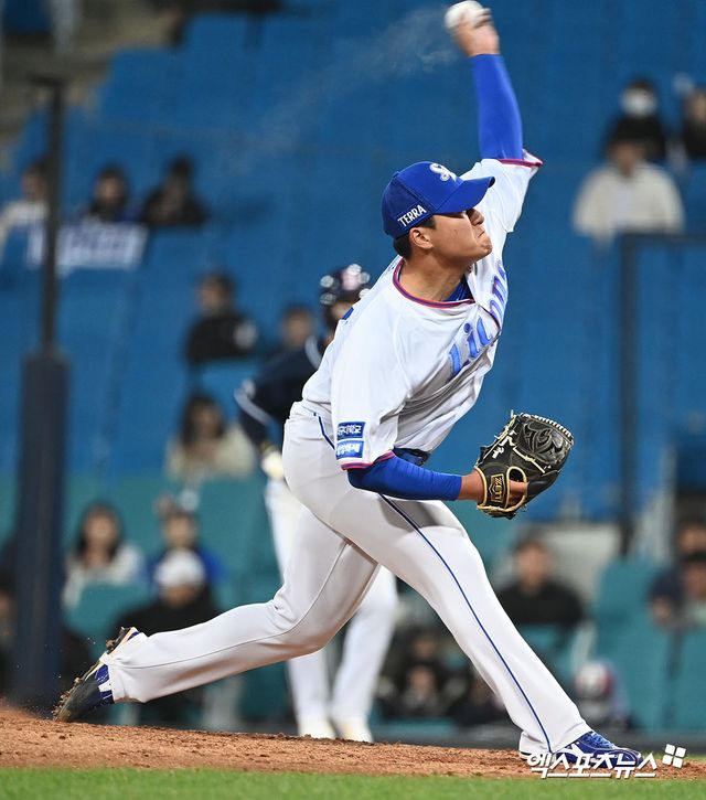 삼성 라이온즈 좌완투수 이승현이 대구 삼성라이온즈파크에서 열린 정규시즌 두산 베어스와의 홈경기에 등판해 투구하고 있다. 엑스포츠뉴스 DB