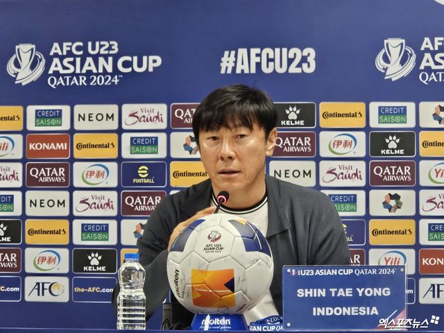 신태용 감독이 이끄는 인도네시아 23세 이하 축구대표팀이 18일 카타르 도하 압둘라 빈 칼리파 스타디움에서 열린 2024 아시아축구연맹 U-23 아시안컵 겸 2024 파리 올림픽 아시아 최종예선 조별리그 A조 2차전에서 우승후보 호주를 1-0으로 이기는 대이변을 일으켰다. 인도네시아는 요르단과의 3차전에서 비기기만 해도 8강에 오른다. 신 감독은 호주전 승리로 자신의 역량을 아시아 전역에 떨쳤다. 도하, 김환 기자